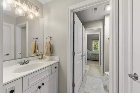 Bath - 4544 Corktree Rd, Naperville, IL 60564 photo 4 of 7