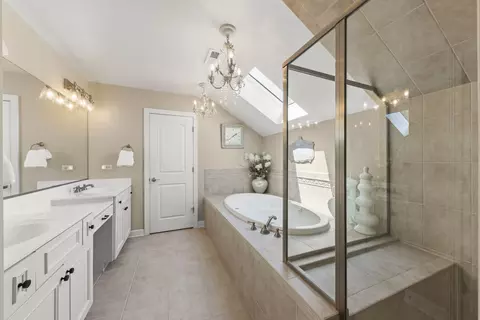Bath - 4544 Corktree Rd, Naperville, IL 60564 photo 2 of 7