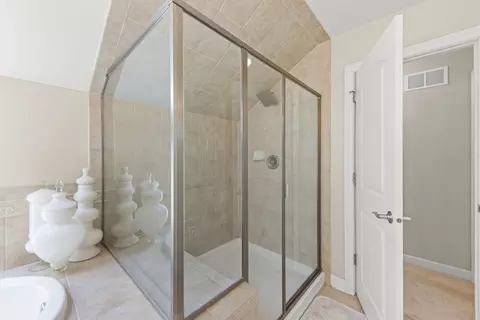 Bath - 4544 Corktree Rd, Naperville, IL 60564 photo 3 of 7