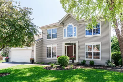 428 Oak Grove Cir, Wauconda, IL 60084