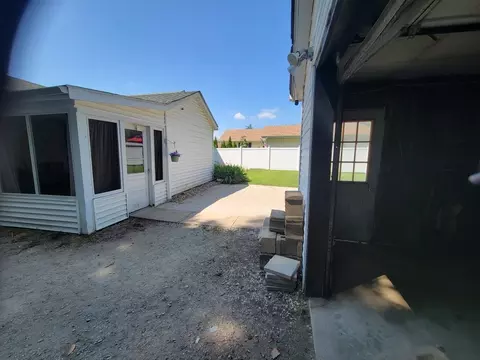 Exterior - 302 W Abe St, Plano, IL 60545 photo 3 of 4