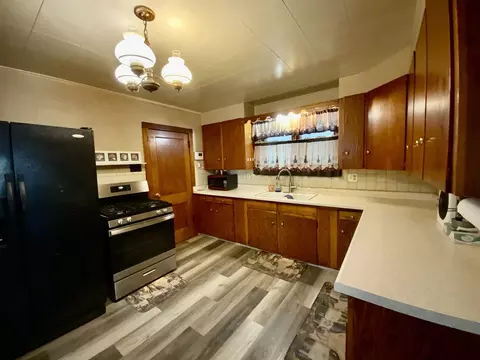 Kitchen - 302 W Abe St, Plano, IL 60545 photo 1 of 2
