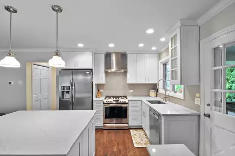 1133 Dell Rd, Northbrook, IL 60062 photo 3