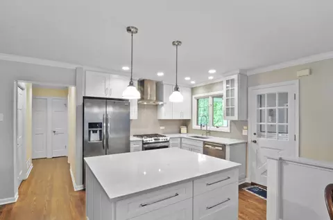 1133 Dell Rd, Northbrook, IL 60062 photo 2
