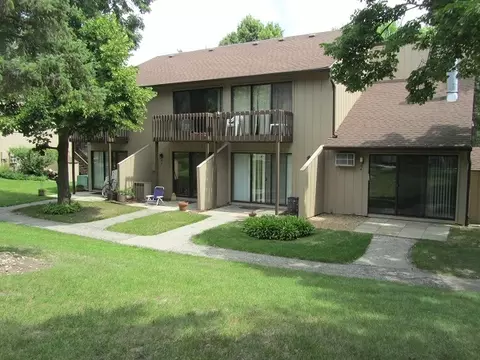 16 St Thomas Colony #5, Fox Lake, IL 60020