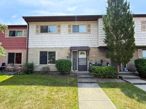 540 W Lodge Trl #E, Wheeling, IL 60090