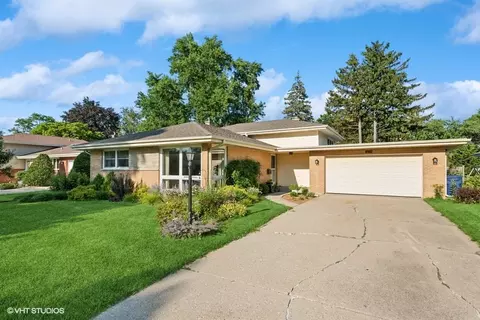 441 Pinehurst Dr, Des Plaines, IL 60016