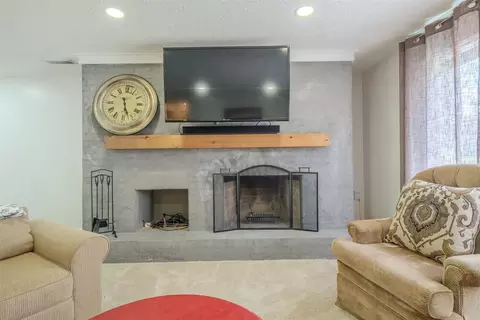 Living - 1408 Hanson Dr, Normal, IL 61761 photo 5 of 5