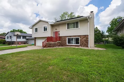 Exterior - 1408 Hanson Dr, Normal, IL 61761 photo 3 of 7