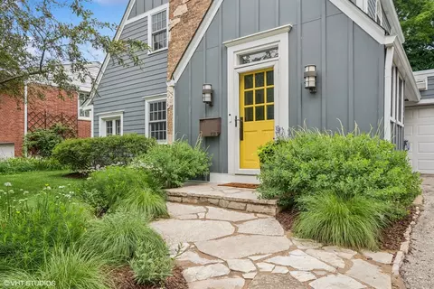 1021 Ridge Ct, Evanston, IL 60202