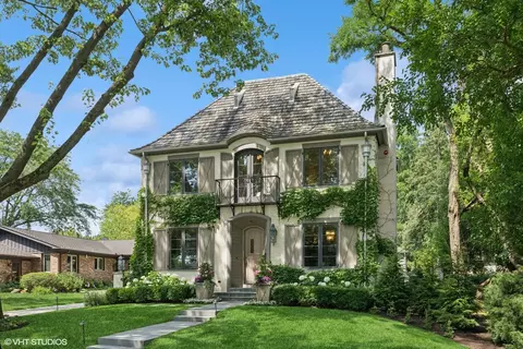 738 S Grove Ave, Barrington, IL 60010