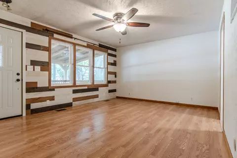 Living - 378 E Union St, Seneca, IL 61360 photo 2 of 6