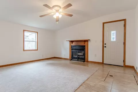 Living - 378 E Union St, Seneca, IL 61360 photo 4 of 6