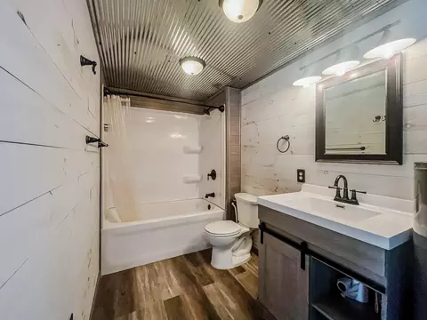Bath - 378 E Union St, Seneca, IL 61360 photo 3 of 3