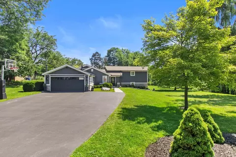 919 Fuller Rd, Gurnee, IL 60031