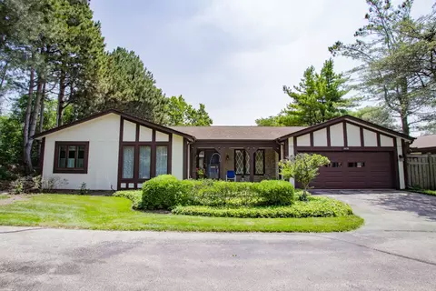 1436 Estate Ln, Glenview, IL 60025