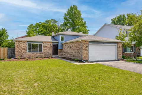 166 N Canyon Dr, Bolingbrook, IL 60490