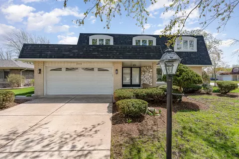 8559 S Broadmoor Dr, Palos Hills, IL 60465