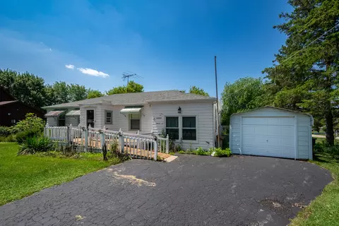 40484 N Deep Lake Rd, Antioch, IL 60002