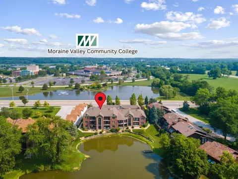 8697 W 111th St #2D, Palos Hills, IL 60465