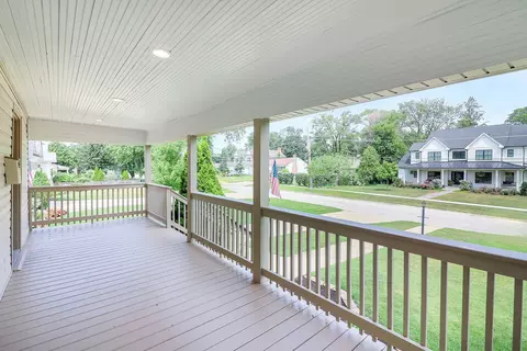 818 E Indiana St, Wheaton, IL 60187 photo 3