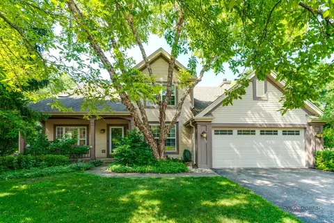 574 Meadowview Dr, Wauconda, IL 60084