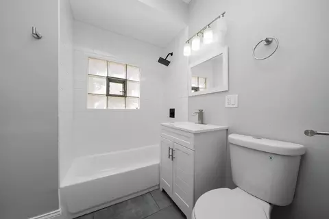 Bath - 4426 S Artesian Ave, Chicago, IL 60632 photo 1 of 2