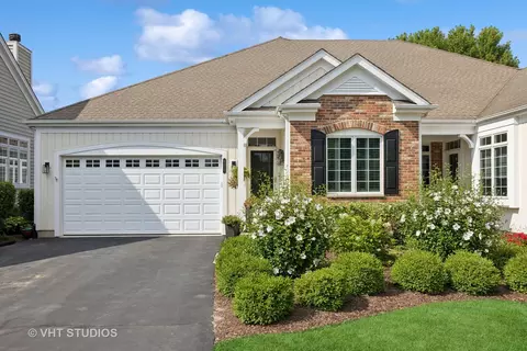 4220 Weatherstone Rd, Crystal Lake, IL 60014