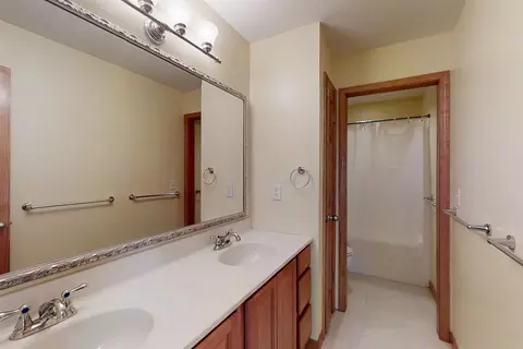 Bath - 1900 Saltonstall Dr, Normal, IL 61761 photo 2 of 3