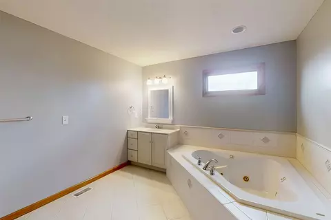 Bath - 1900 Saltonstall Dr, Normal, IL 61761 photo 3 of 3