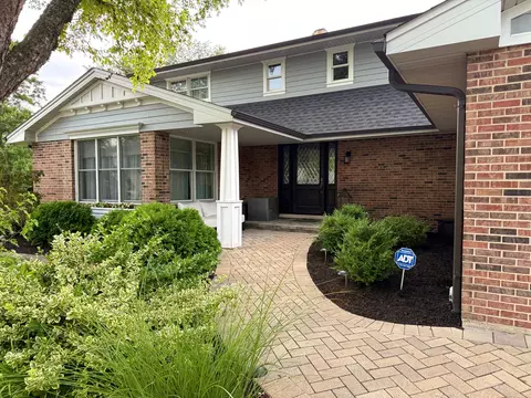 6345 Meadow Ln, Willowbrook, IL 60527