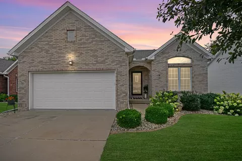 3 Crista Ann Ct, Bloomington, IL 61704