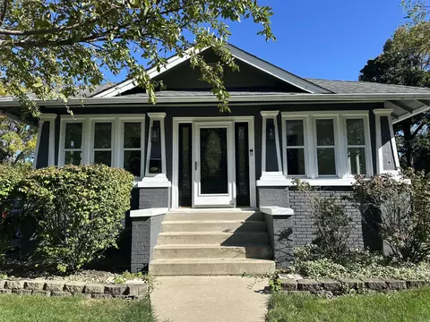 1034 N 5th Ave, Saint Charles, IL 60174