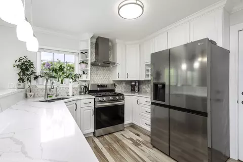 Kitchen - 2004 Pine Dr, Mchenry, IL 60051 photo 2 of 2