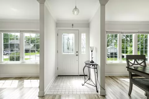 Entry Way - 2004 Pine Dr, Mchenry, IL 60051 photo 1 of 2