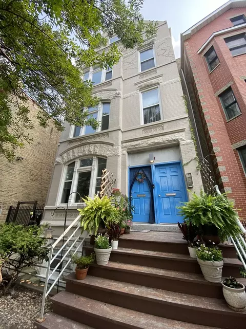 1409 W Superior St #2F, Chicago, IL 60642
