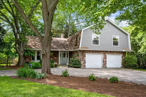 308 Signe Ct, Lake Bluff, IL 60044