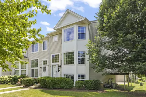 1208 Fox Hill Ln, North Aurora, IL 60542