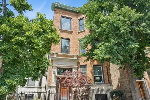 824 W Dakin St #3, Chicago, IL 60613