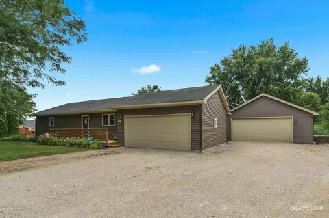 14 Earl St, Plano, IL 60545