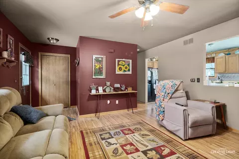 14 Earl St, Plano, IL 60545 photo 2