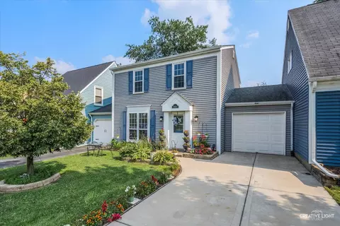 29 W413 Greenbriar Ln, Warrenville, IL 60555