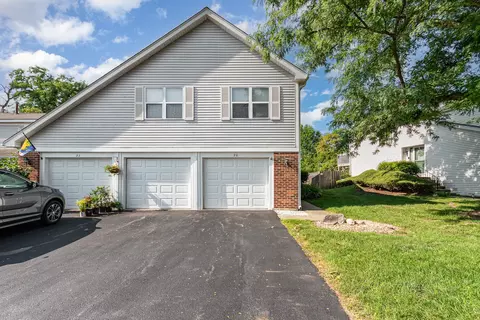 20 Willow Cir, Cary, IL 60013