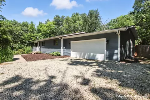 3214 Edgewood Dr, Wonder Lake, IL 60097