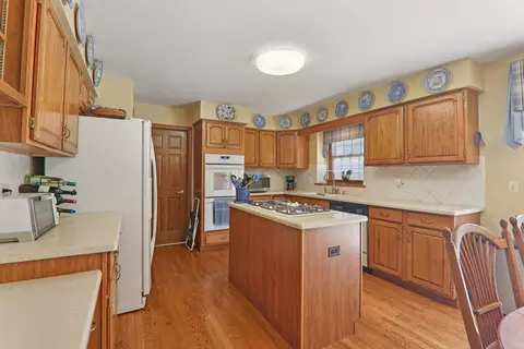Kitchen - 3581 Persimmon Dr, Algonquin, IL 60102 photo 3 of 5