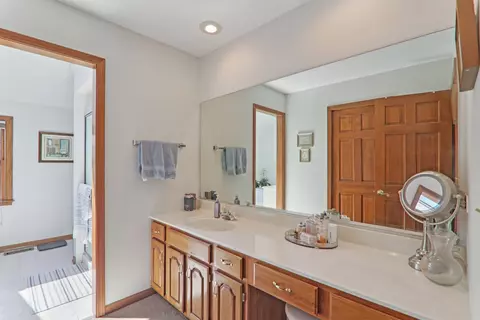 Bath - 3581 Persimmon Dr, Algonquin, IL 60102 photo 2 of 5