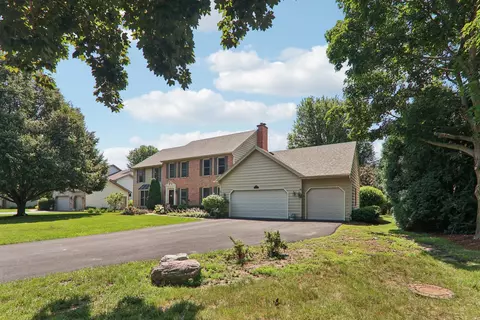 Exterior - 3581 Persimmon Dr, Algonquin, IL 60102 photo 3 of 8