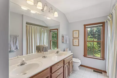 Bath - 3581 Persimmon Dr, Algonquin, IL 60102 photo 5 of 5