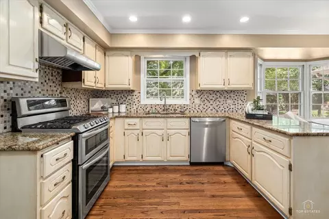 1347 Deep Run Rd, Naperville, IL 60540 photo 9