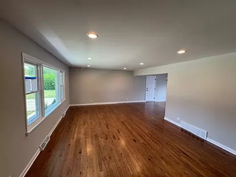 Living - 535 Florian Dr, Des Plaines, IL 60016 photo 2 of 3